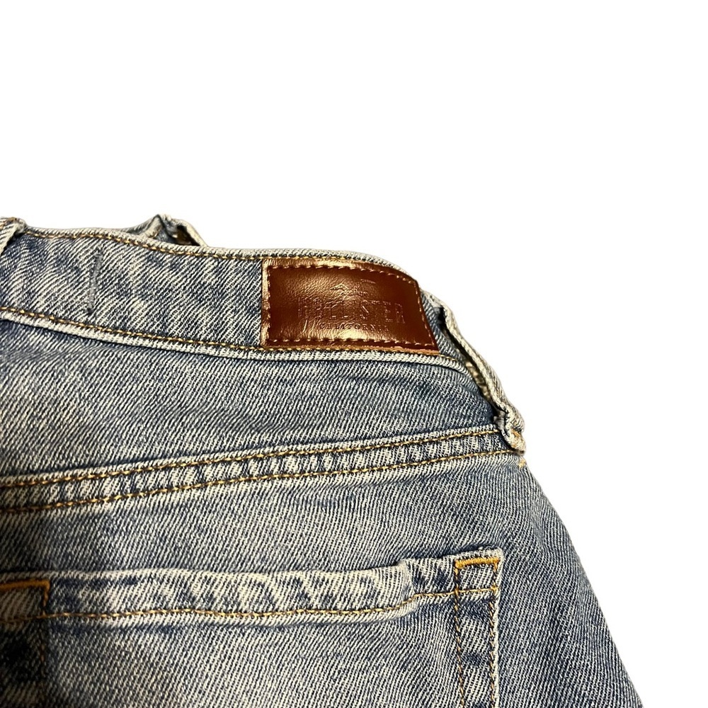 𝅺HOLLISTER Ultra High Rise Ripped Mom Jean - 5S - Picture 2 of 4